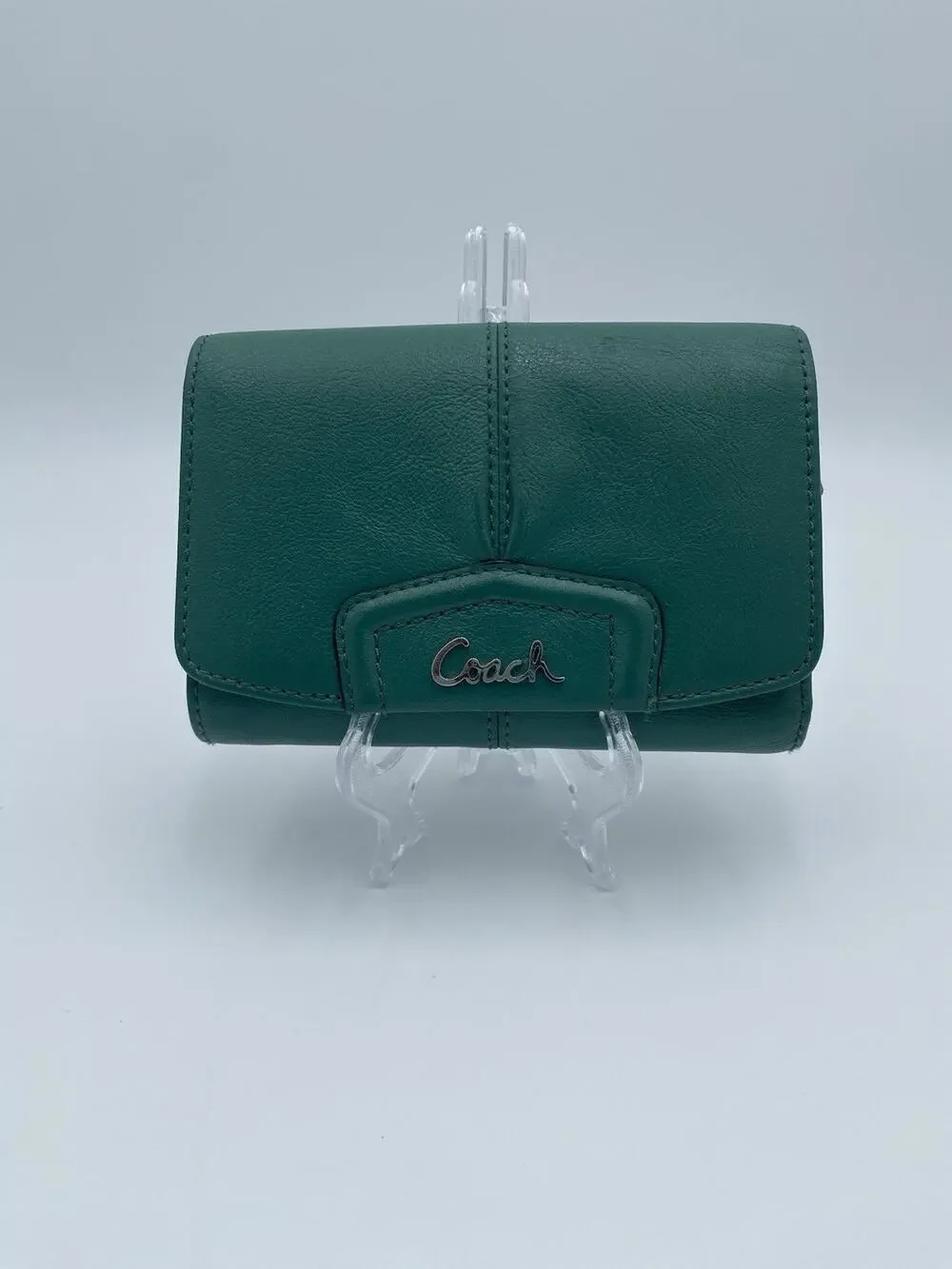 Coach Ashley Wallet Green Pleated Leather Compact Clutch Silver Logo Beige RARE